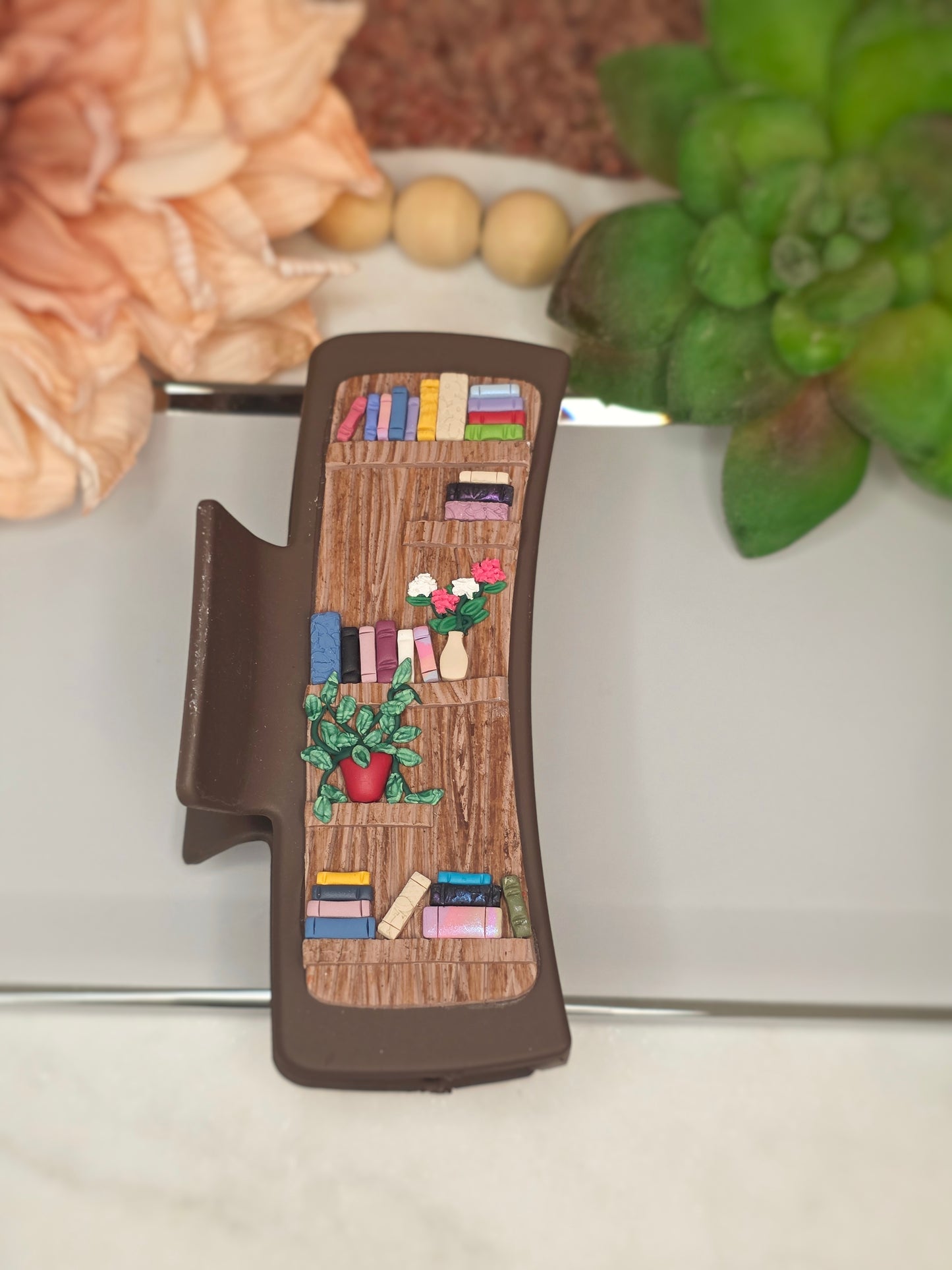 Bookshelf Claw Clip