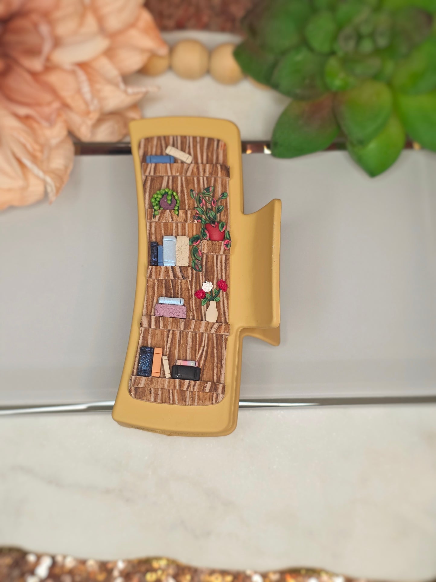 Bookshelf Claw Clip