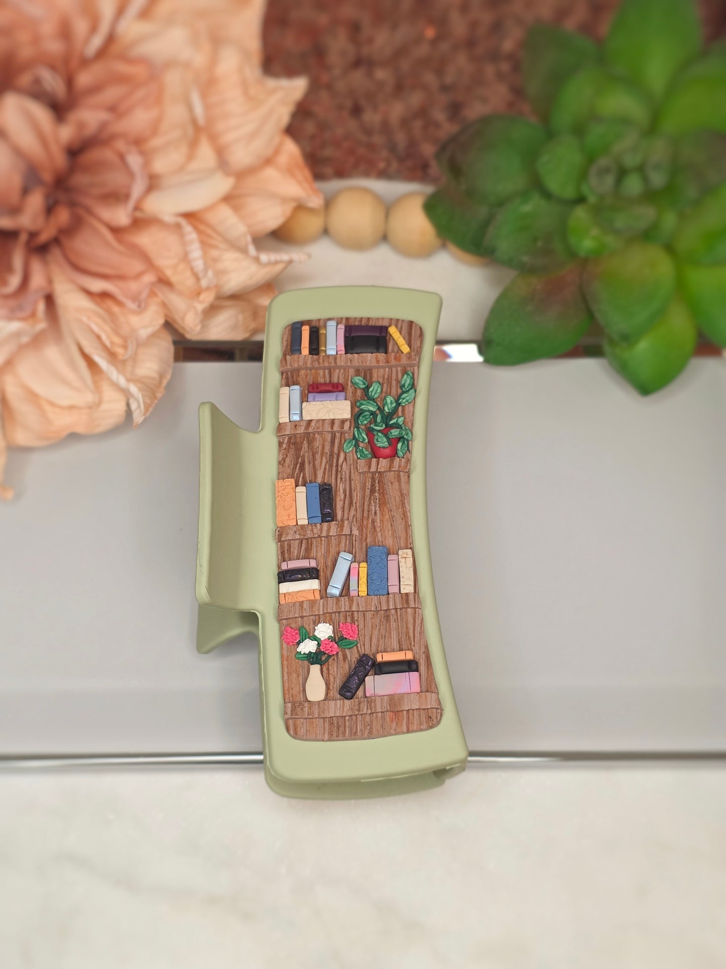 Bookshelf Claw Clip