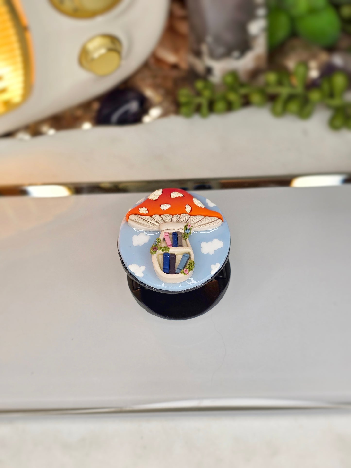 Mushroom Bookshelf Phone Grip