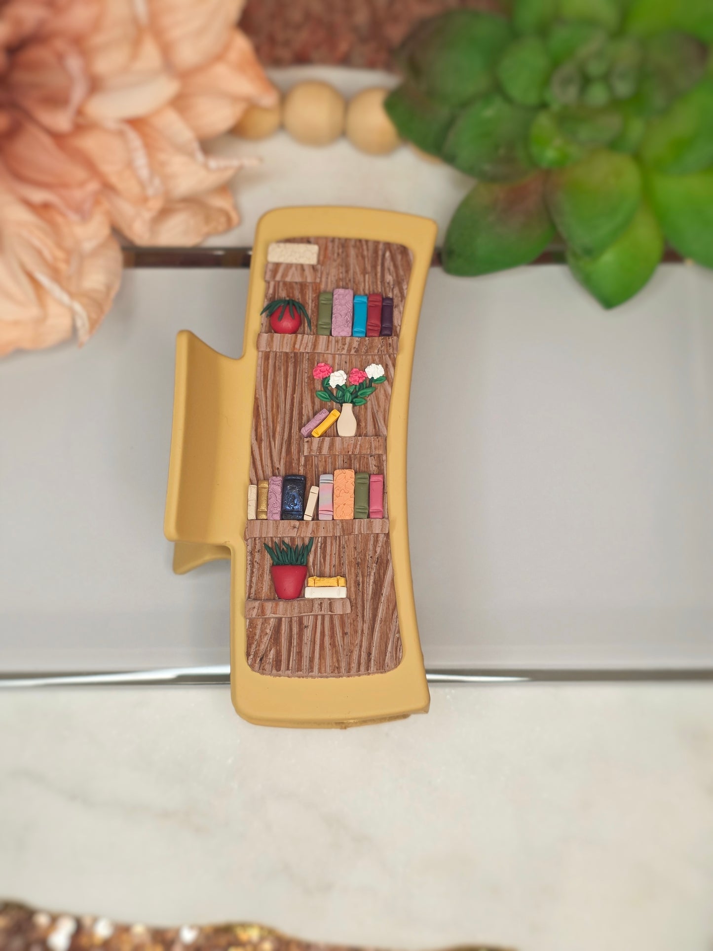 Bookshelf Claw Clip