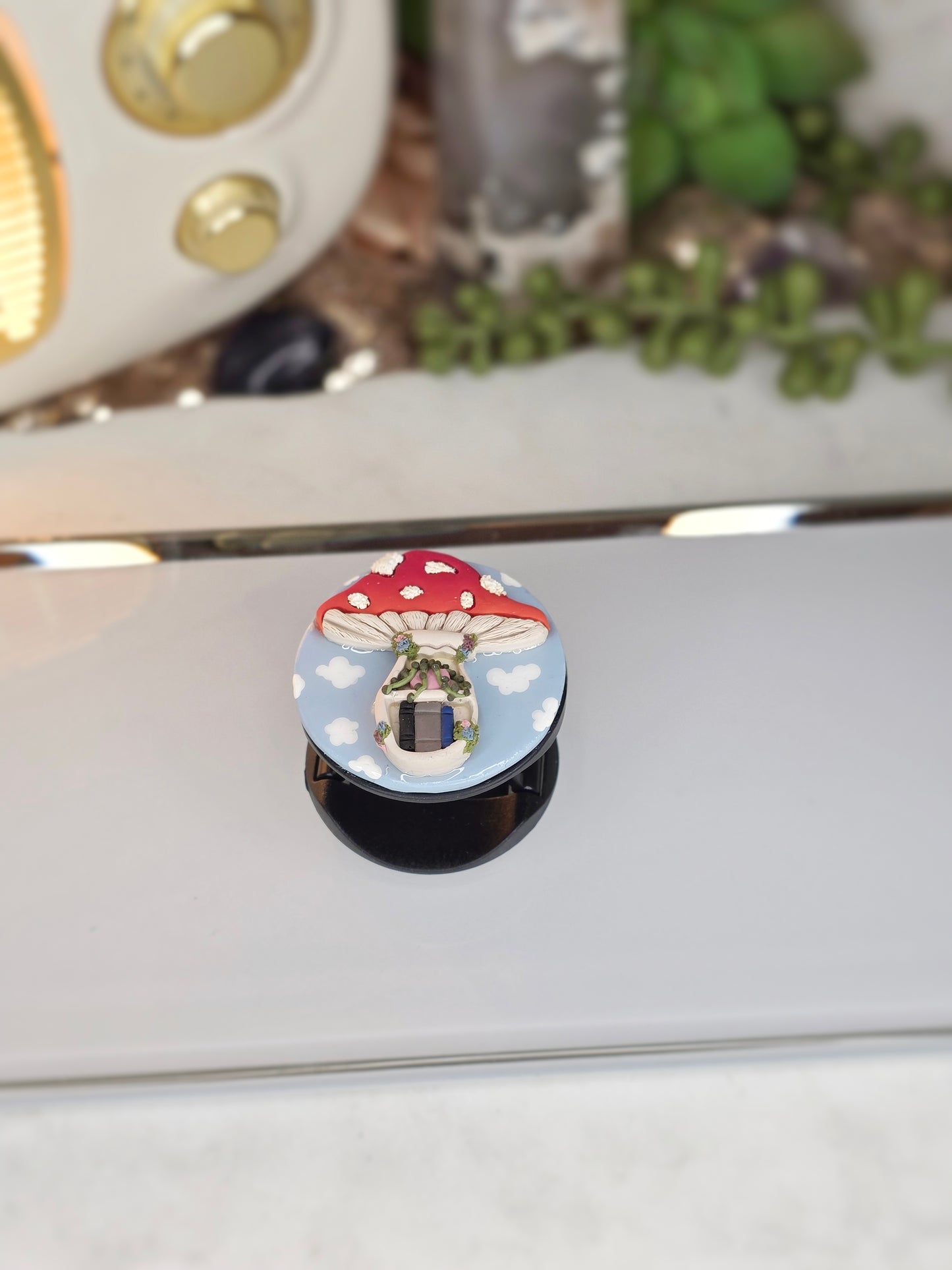 Mushroom Bookshelf Phone Grip