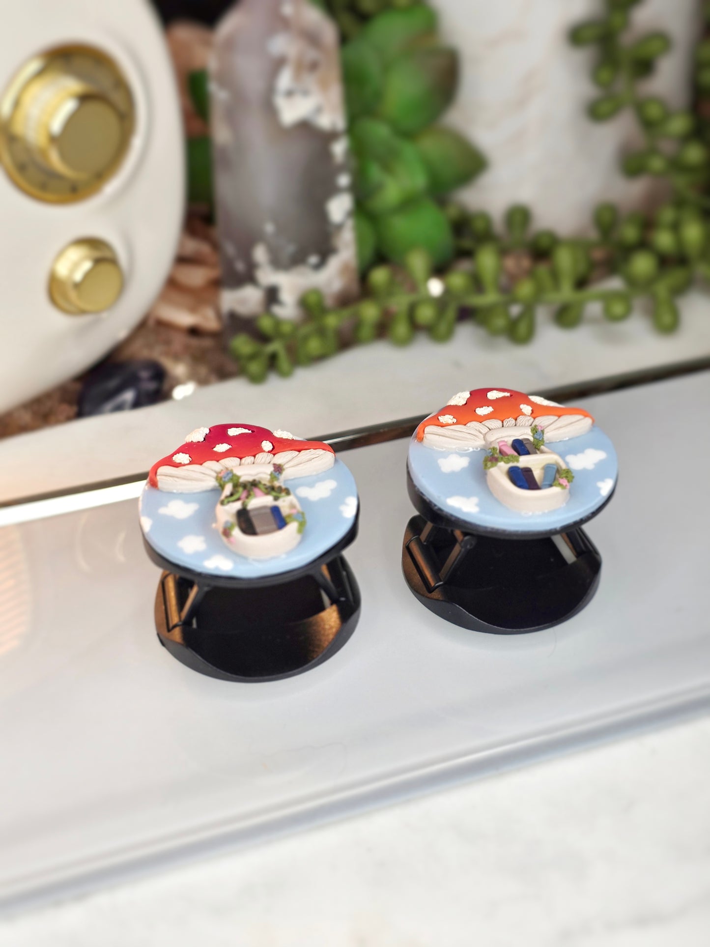 Mushroom Bookshelf Phone Grip