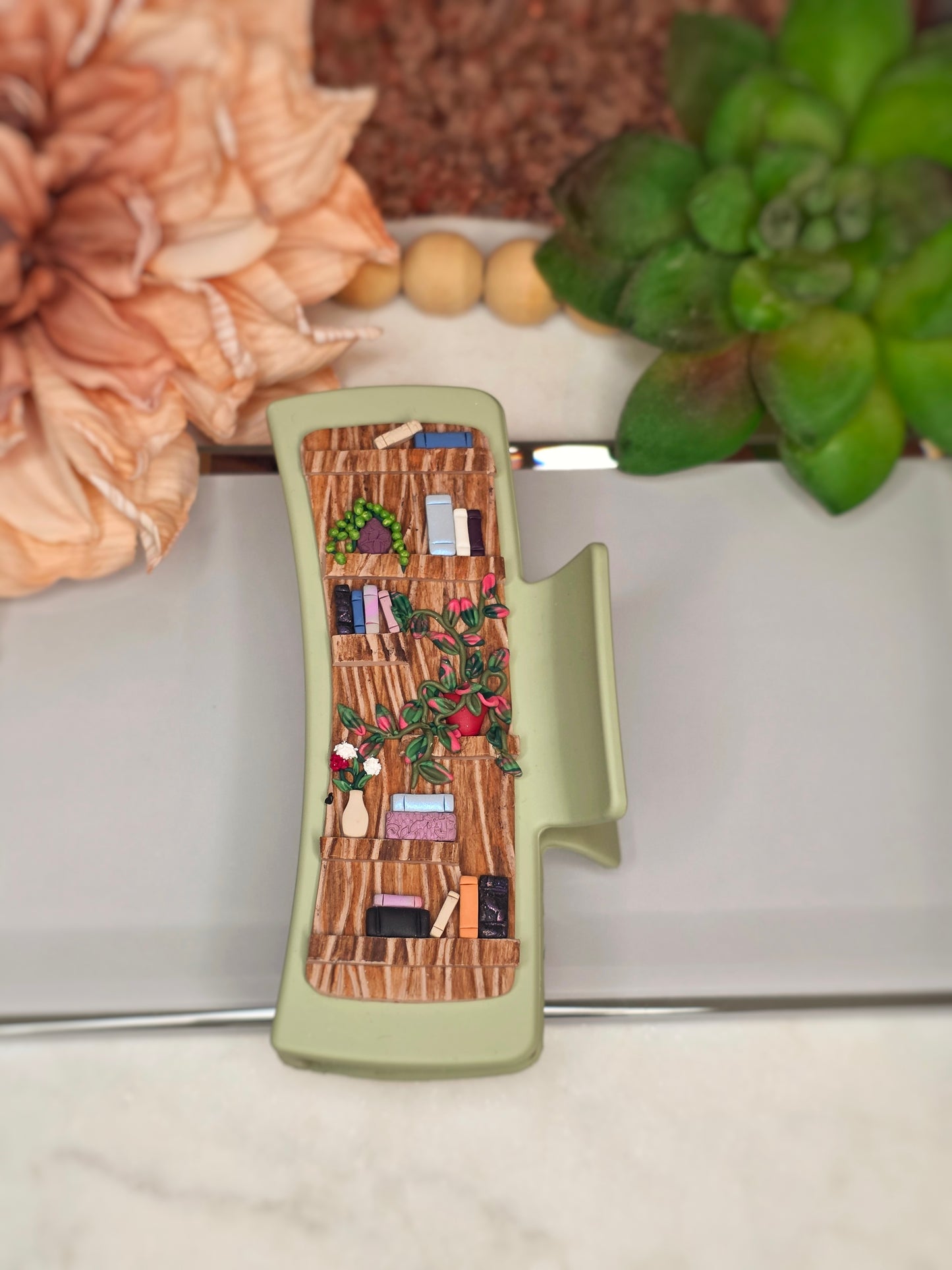 Bookshelf Claw Clip